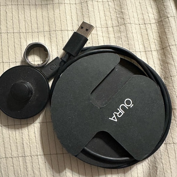 Gen 3 silver Oura ring size 8 - Picture 8 of 8